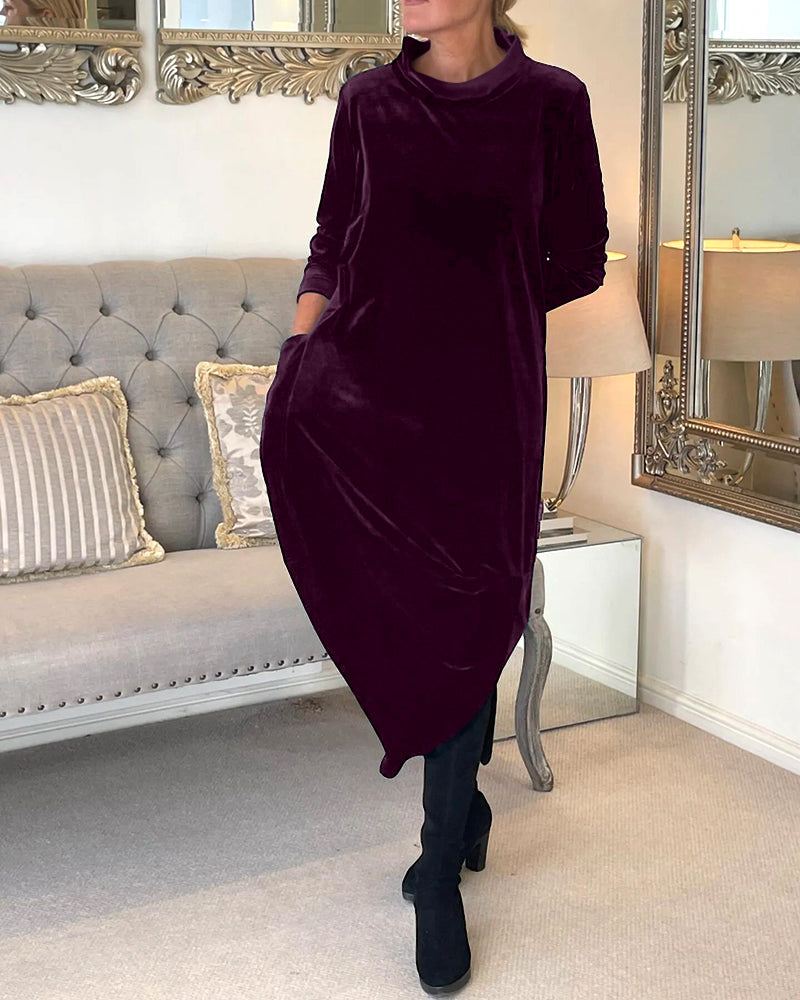 Violetta Fluwelen Jurk - Luxe jurk met stand-up kraag, lange mouwen en praktische zakken. Gemaakt van zachte fluwelen stof voor comfort en een stijlvolle uitstraling. Perfect voor herfst en winter, geschikt voor zowel casual als formele gelegenheden. Verkrijgbaar in groen, rood, violet, blauw en zwart, maten S-3XL. Bestel nu de Violetta jurk en voeg een vleugje elegantie toe aan je garderobe!