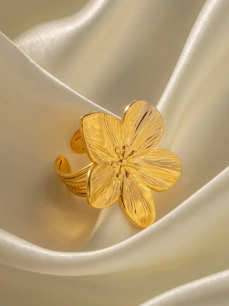 Nunzia | Flower Blossom Statement Ring Goud