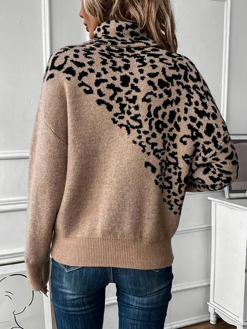 Noemi turtlenecktrui met luipaardprint – een trendy en comfortabele must-have voor de koelere maanden. Met een relaxed fit, zachte textuur en uniek patroon biedt deze trui ultieme warmte en stijl. Perfect voor casual dagen, gezellige weekenden of als statementstuk in je outfit. Combineer moeiteloos met jeans, leggings of rokken. Verkrijgbaar in khaki, maten S-XL. Voeg gedurfde elegantie en comfort toe aan je garderobe met de Noemi. Bestel nu!