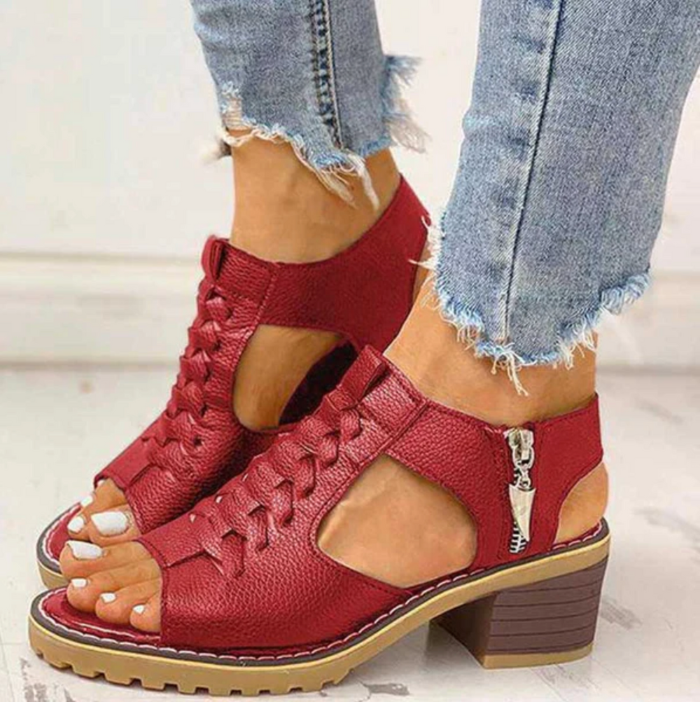 Lyondra schoenen: stijlvolle leren schoenen gemaakt van zacht Italiaans leer met een orthopedische zool voor ultiem comfort en ondersteuning. Perfect voor zowel formele als casual gelegenheden. Verkrijgbaar in Bruin, Zwart, Wit en Rood, in maten 35 t/m 42. Combineer luxe, duurzaamheid en een elegant ontwerp met de veelzijdige Lyondra schoenen. Bestel nu en ervaar ongeëvenaard comfort en tijdloze stijl!