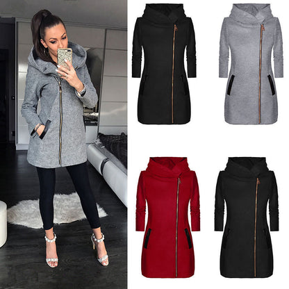Amara hooded jas met asymmetrische ritssluiting – een stijlvolle combinatie van moderne elegantie en comfort. Ideaal voor casual uitjes, wandelingen of avondgelegenheden. Verkrijgbaar in rood, grijs en zwart, maten S-4XL. De flatterende pasvorm en knusse capuchon maken het een veelzijdige keuze voor elk seizoen. Voeg warmte en een edgy touch toe aan je garderobe met de Amara. Bestel nu en ervaar chique comfort in elke setting!