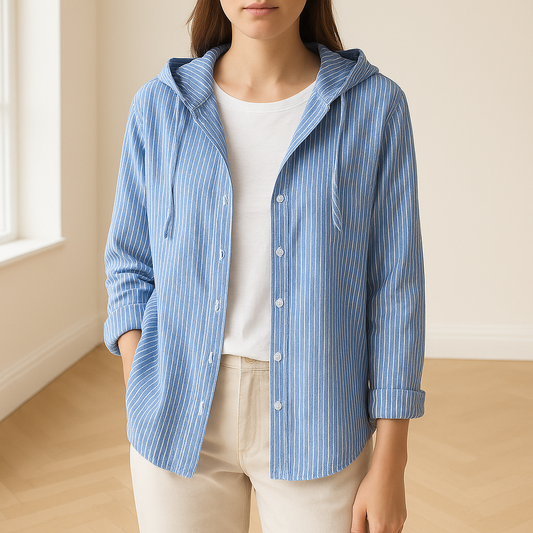 Luchtige Elegantie voor Elke Dag

De Cara blouse is ontworpen voor vrouwen die houden van moeiteloze stijl en comfort. Met haar lichte stof en subtiele details brengt deze blouse een verfijnde, maar ontspannen uitstraling in jouw dagelijkse garderobe. Perfect voor elk moment waarop je je stijlvol en toch comfortabel wilt voelen.

Wat maakt dit product uniek:
Luchtige stof: De ademende, zachte stof voelt heerlijk licht aan op de huid en maakt de blouse ideaal voor warme dagen of een gelaagde look in de overg