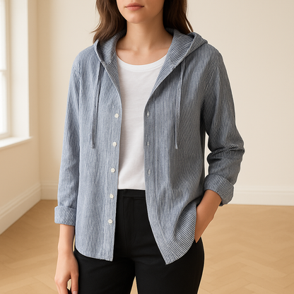 Luchtige Elegantie voor Elke Dag

De Cara blouse is ontworpen voor vrouwen die houden van moeiteloze stijl en comfort. Met haar lichte stof en subtiele details brengt deze blouse een verfijnde, maar ontspannen uitstraling in jouw dagelijkse garderobe. Perfect voor elk moment waarop je je stijlvol en toch comfortabel wilt voelen.

Wat maakt dit product uniek:
Luchtige stof: De ademende, zachte stof voelt heerlijk licht aan op de huid en maakt de blouse ideaal voor warme dagen of een gelaagde look in de overg