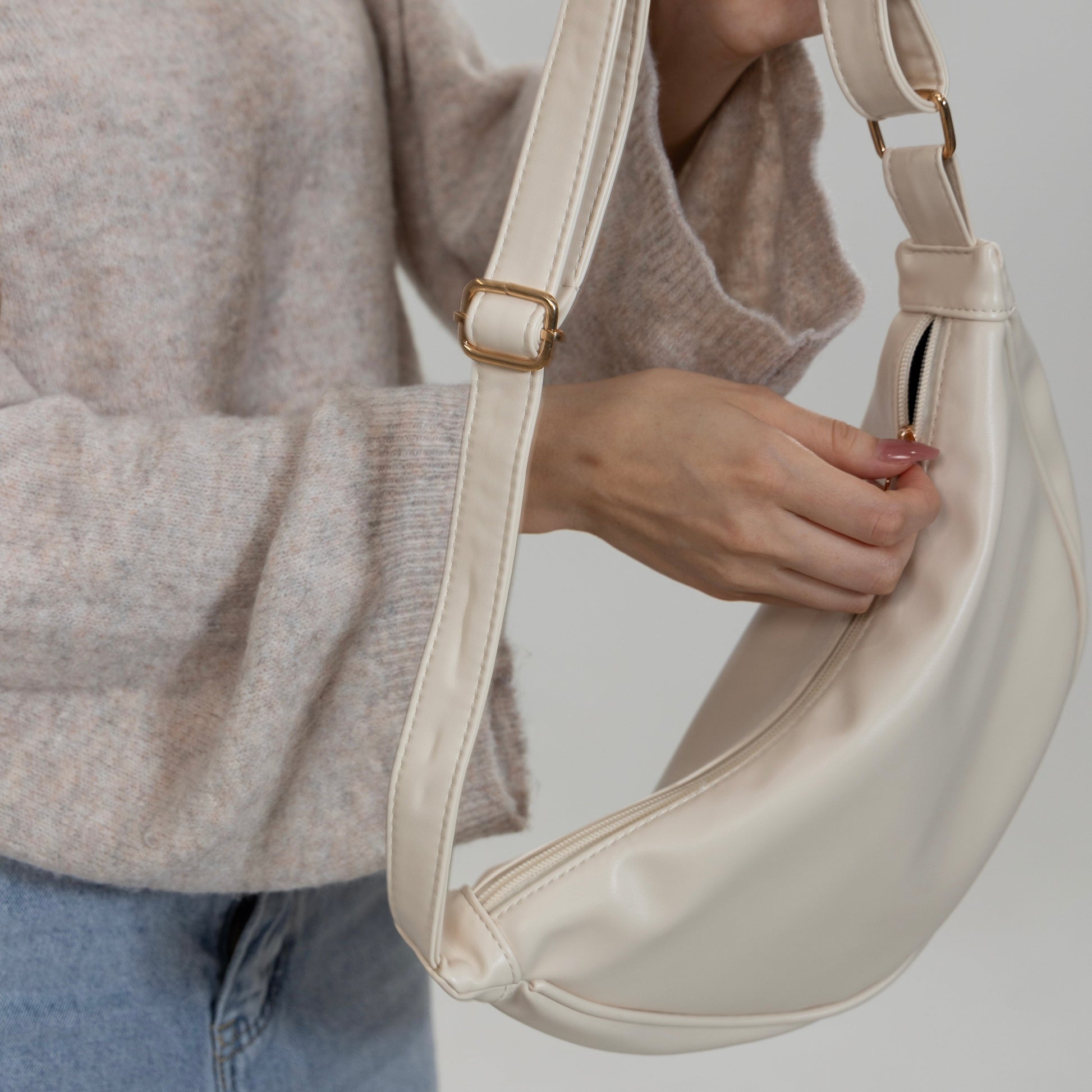 Functionele minimalistische bag met verstelbare band, perfecte balans tussen vorm en gemak