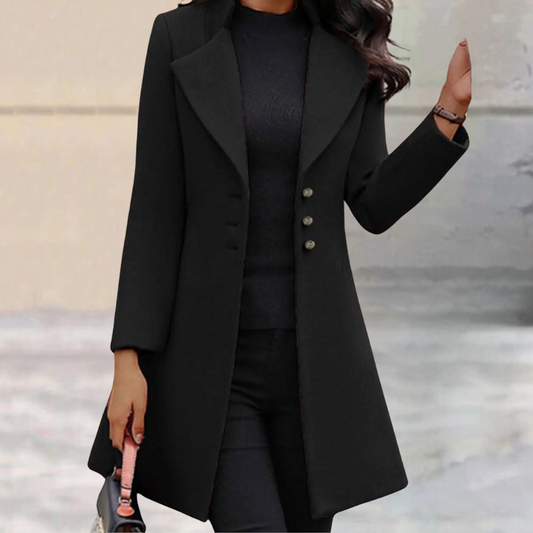 De Zaira winterjas combineert tijdloze elegantie met verfijnde warmte. Met een getailleerd silhouet, hoog opstaande kraag en gestructureerd ontwerp biedt deze jas stijl en comfort voor elke gelegenheid. Perfect voor formele bijeenkomsten, casual uitjes en dagelijks gebruik. Verkrijgbaar in zwart, grijs en geel, maten S-3XL. Voeg een vleugje klasse en warmte toe aan je garderobe met de Zaira. Bestel nu en blijf stijlvol en knus tijdens koude dagen!