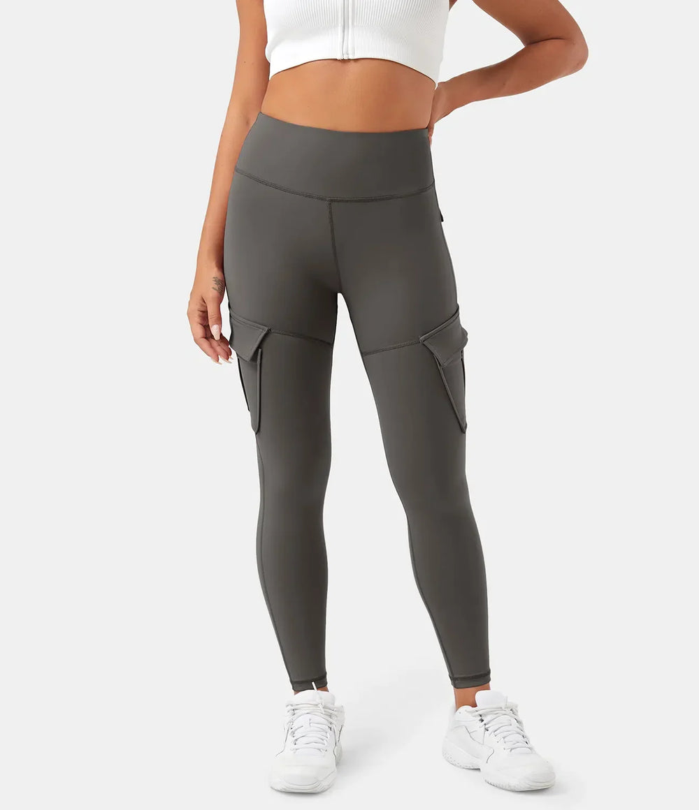 Dounia cargo leggings – een perfecte mix van stijl en functionaliteit. Met een comfortabele, rekbare pasvorm en strategisch geplaatste zakken voor extra gemak. Gemaakt van hoogwaardig nylon voor langdurig draagplezier. Ideaal voor dagelijks gebruik, sport of casual outfits. Verkrijgbaar in groen, zwart, roze, grijs en blauw, in maten XS-2XL. Bestel nu en ervaar ultiem comfort en veelzijdigheid!