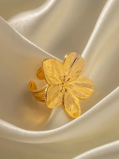 Nunzia | Flower Blossom Statement Ring Goud
