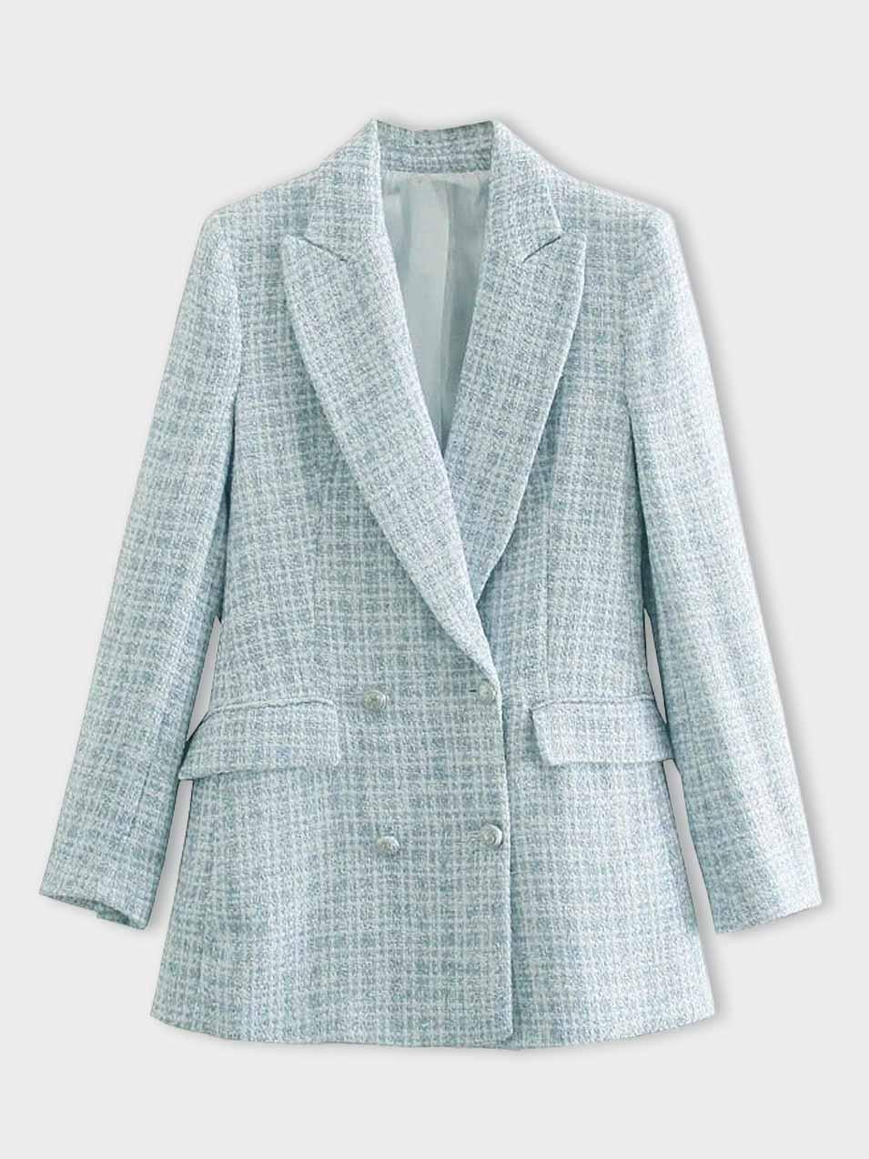 Ontdek Pietsje, een elegante lichtblauwe blazer met een tijdloos ruitontwerp, perfect voor zowel casual als formele gelegenheden. Gemaakt van hoogwaardig polyester biedt deze blazer een comfortabele pasvorm en een flatterend silhouet. De duurzame knopen en veelzijdige lengte maken het ideaal voor dagelijks gebruik, werk of avonduitjes. Beschikbaar in maten XS-L. Upgrade je garderobe met Pietsje en geniet van moeiteloze stijl en comfort het hele jaar door.