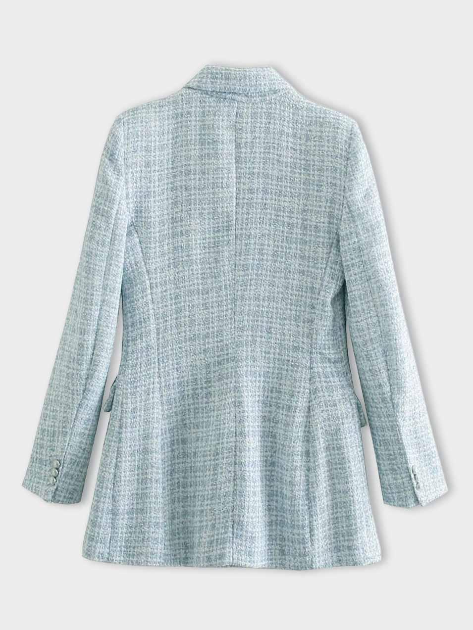 Ontdek Pietsje, een elegante lichtblauwe blazer met een tijdloos ruitontwerp, perfect voor zowel casual als formele gelegenheden. Gemaakt van hoogwaardig polyester biedt deze blazer een comfortabele pasvorm en een flatterend silhouet. De duurzame knopen en veelzijdige lengte maken het ideaal voor dagelijks gebruik, werk of avonduitjes. Beschikbaar in maten XS-L. Upgrade je garderobe met Pietsje en geniet van moeiteloze stijl en comfort het hele jaar door.