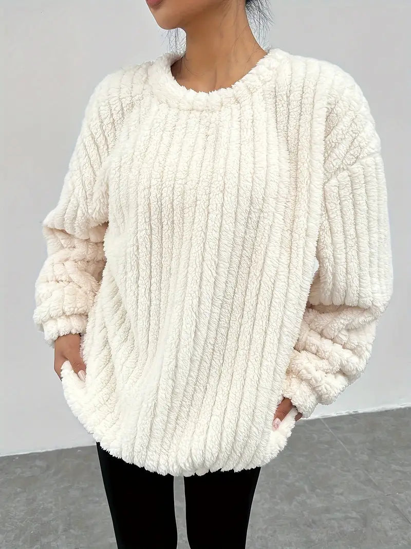  Honora trui: ultieme warmte en stijlvolle eenvoud. Met een zachte ribstructuur en oversized pasvorm is het de perfecte keuze voor koude dagen. Ideaal om te loungen, casual uitjes of als laagjes op frisse dagen. Pluche textuur voor comfort, makkelijk te stylen met jeans, leggings of joggers. Verkrijgbaar in wit, maten M-2XL. Voeg knusse luxe toe aan je garderobe met Honora. Bestel nu en ervaar stijl en warmte bij elke draagbeurt!