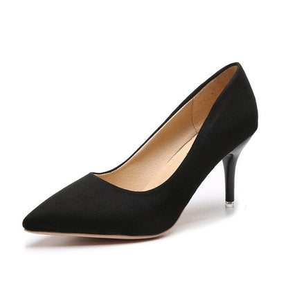 Rika pumps – upgrade je look met deze klassieke pumps die tijdloze elegantie en modern comfort combineren. De spitse neus en comfortabele middenhak zorgen voor een flatterende pasvorm voor elke gelegenheid, van kantoor tot avondje uit. Verkrijgbaar in Khaki, Zwart, Rood, Roze, Groen en Panter (maten 35-44). Bestel nu en ervaar verfijnde stijl en langdurig draagcomfort!